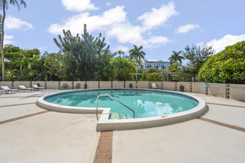 2425 Presidential Way #1006, West Palm Beach FL - photo 16 of 22