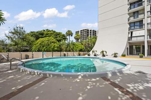 2425 Presidential Way #1006, West Palm Beach FL - photo 17 of 22