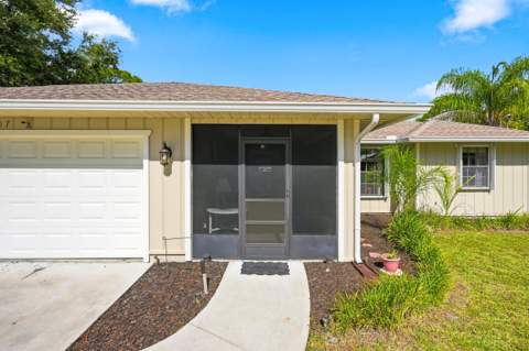 6107 Bamboo Drive, Fort Pierce FL - photo 10 of 45