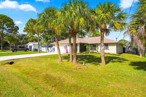 6107 Bamboo Drive, Fort Pierce FL - photo 9 of 45