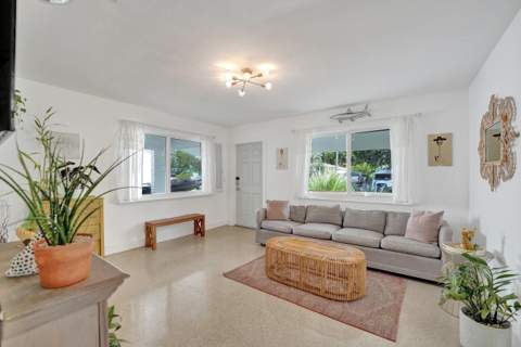 180 NW 48th Court, Oakland Park FL - photo 11 of 33