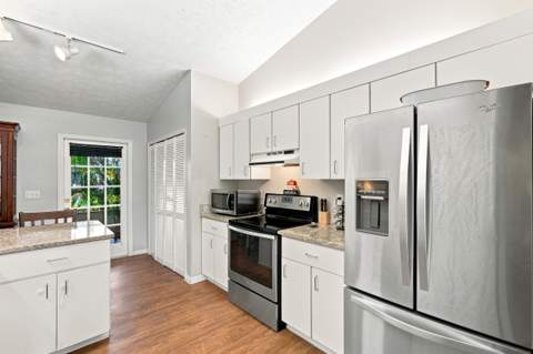 6107 Bamboo Drive, Fort Pierce FL - photo 19 of 45