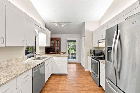 6107 Bamboo Drive, Fort Pierce FL - photo 22 of 45