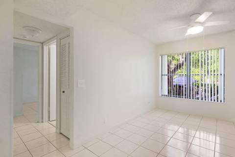 3367 Perimeter Drive, Greenacres FL - photo 10 of 27
