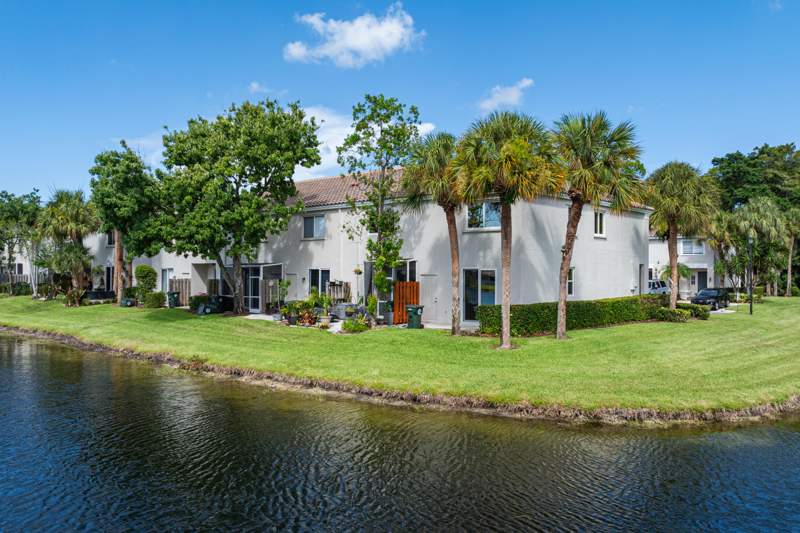 3 bedroom Townhouse at 4859 NW 58th Manor, Sawgrass Exchange Plat, Coconut Creek — photo 2