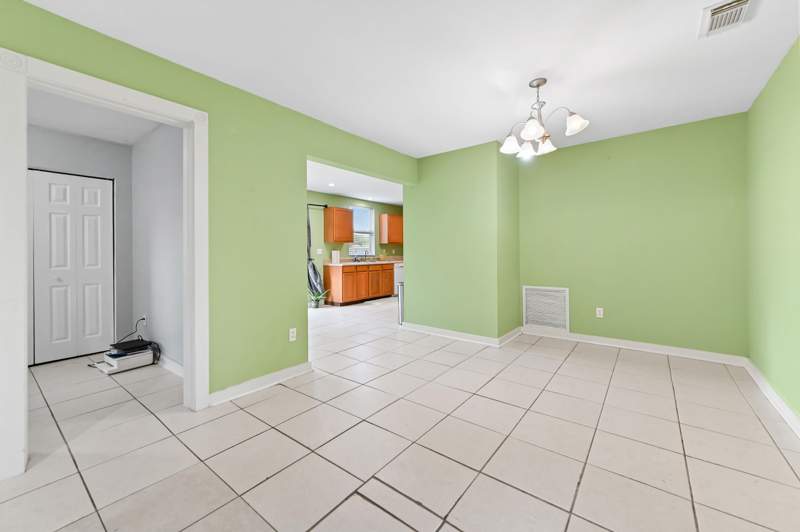 3 bedroom Single Family Residence at 350 SW Homeland Road, Port St Lucie, Port St. Lucie — photo 5