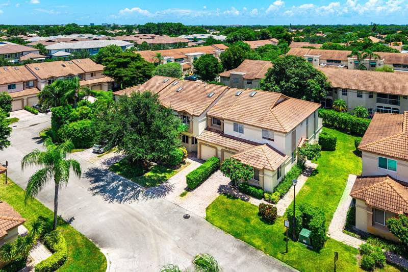 3 bedroom Townhouse at 6757 Via Regina, Plum At Boca Pointe Condos One Thru 15 Filed In Or, Boca Raton — photo 2