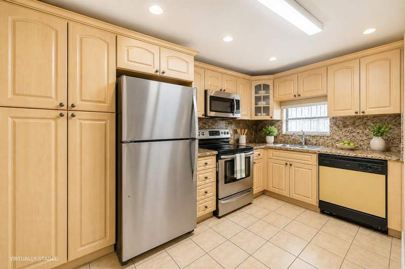 2 bedroom Condominium at 8980 S Hollybrook Boulevard #204, Hollybrook Golf And, Pembroke Pines — photo 2