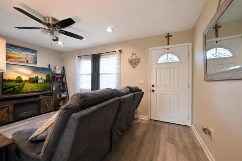 4703 Myrtle Drive, Fort Pierce FL - photo 9 of 39