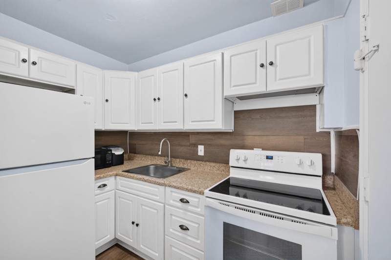 2 bedroom Stock Cooperative at 1821 NE 62nd Street #312, Georgian Court Apts Co-Op, Fort Lauderdale — photo 5