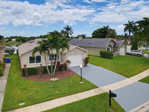 9123 Pine Springs Drive, Boca Raton FL - photo 11 of 59