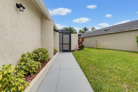 9123 Pine Springs Drive, Boca Raton FL - photo 24 of 59