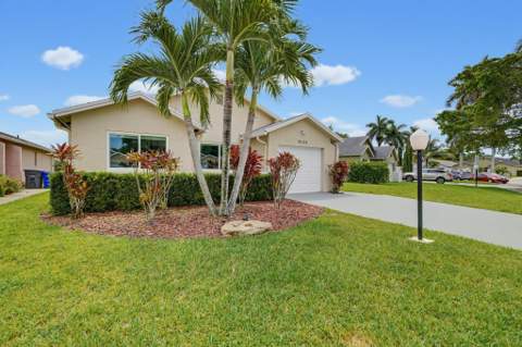 9123 Pine Springs Drive, Boca Raton FL - photo 9 of 59