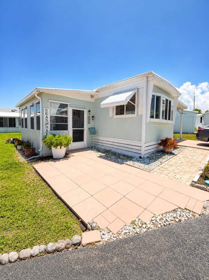 1 bedroom Mobile Home at 13827 S Indian River Drive #62, Resubdivision Of 9/10-37-41, Jensen Beach — photo 2