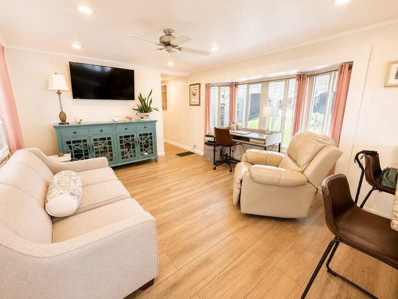 1 bedroom Mobile Home at 13827 S Indian River Drive #62, Resubdivision Of 9/10-37-41, Jensen Beach — photo 4