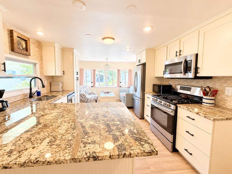 1 bedroom Mobile Home at 13827 S Indian River Drive #62, Resubdivision Of 9/10-37-41, Jensen Beach — photo 5