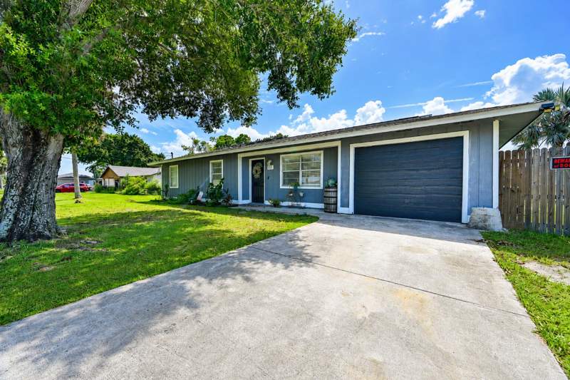 3 bedroom Single Family Residence at 4703 Myrtle Drive, Indian River Estates Unit 7, Fort Pierce — photo 3