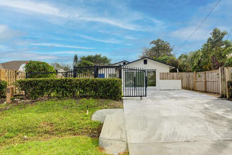 3 bedroom Single Family Residence at 3394 SE Jefferson Street, Golden Gate, Stuart — photo 2
