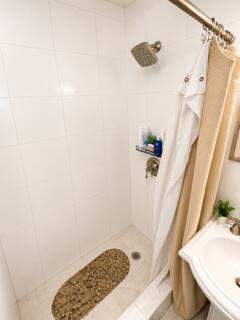 1230 NE 26th Terrace, Pompano Beach FL - photo 9 of 29