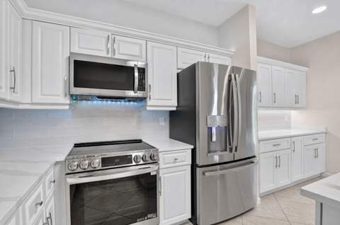 7659 Cinebar Drive, Boca Raton FL - photo 8 of 72