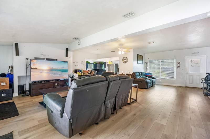 3 bedroom Single Family Residence at 3250 E Glendale Boulevard, Melrose Park Section 3, Fort Lauderdale — photo 3