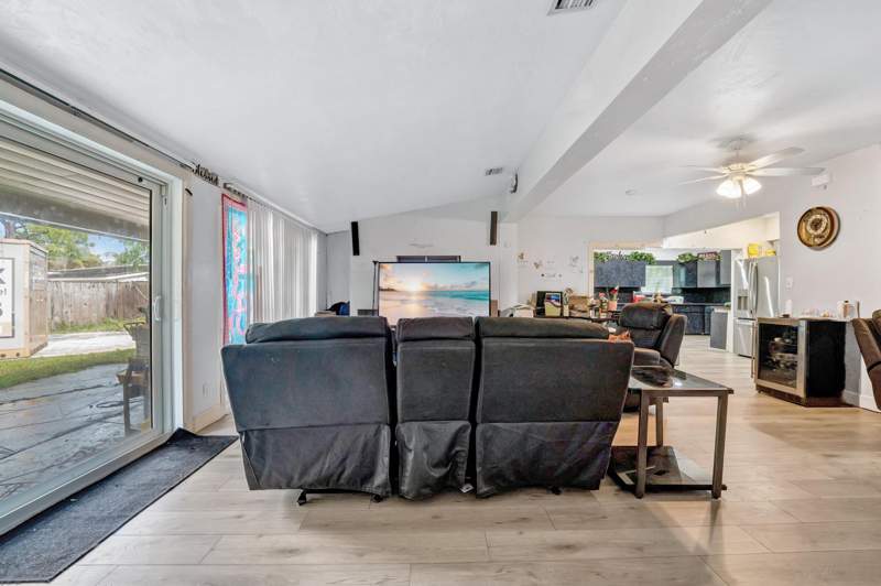 3 bedroom Single Family Residence at 3250 E Glendale Boulevard, Melrose Park Section 3, Fort Lauderdale — photo 5