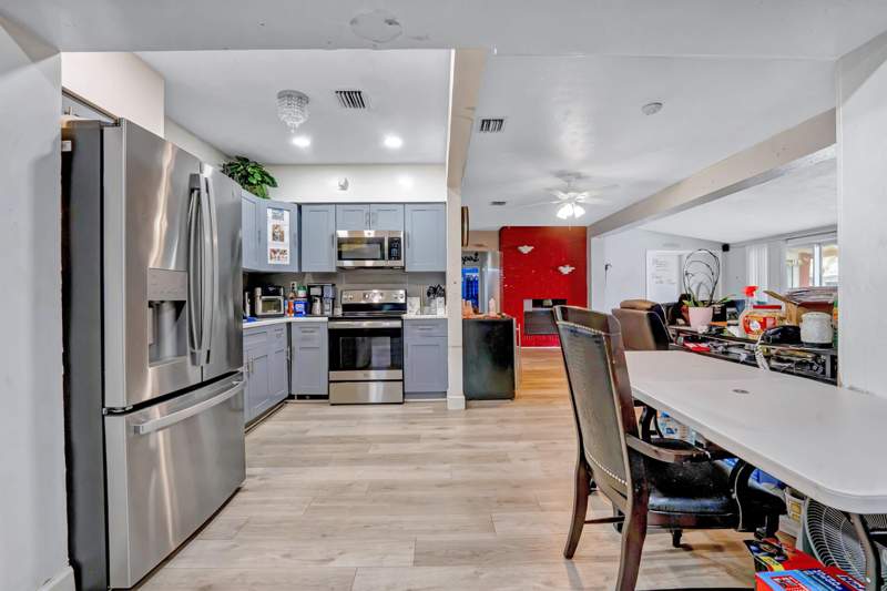 3 bedroom Single Family Residence at 3250 E Glendale Boulevard, Melrose Park Section 3, Fort Lauderdale — photo 2