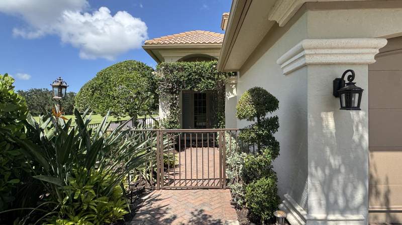 3 bedroom Single Family Residence at 102 SE Rio Palermo, Tesoro Plat No 6, Port St. Lucie — photo 3