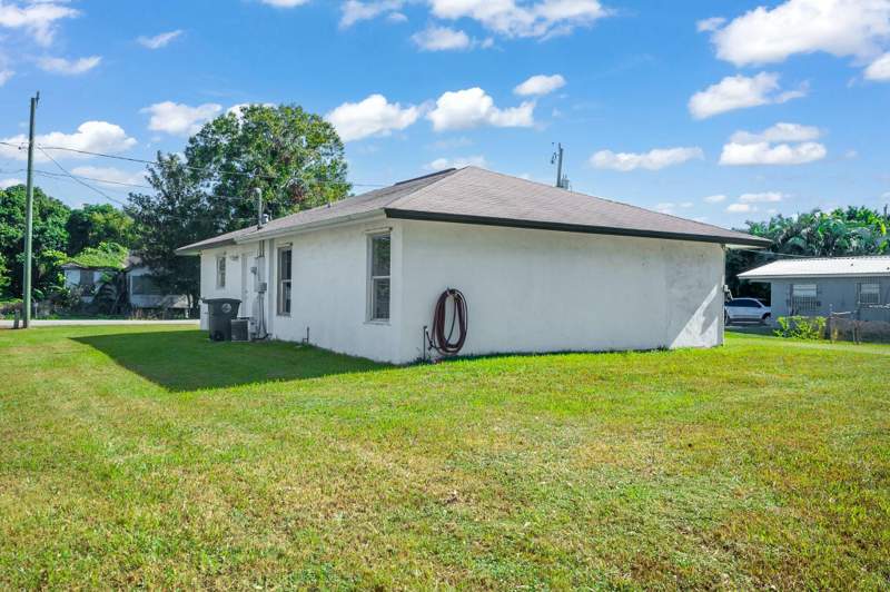 3 bedroom Single Family Residence at 116 SE 3rd Street, Hillsboro Park, Belle Glade — photo 3