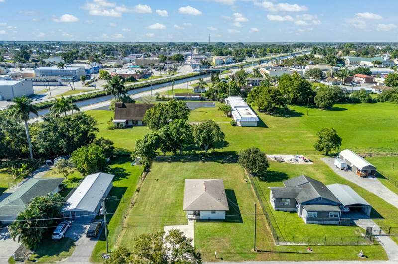 3 bedroom Single Family Residence at 116 SE 3rd Street, Hillsboro Park, Belle Glade — photo 4