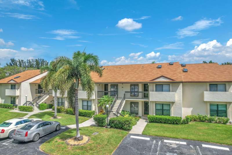 2 bedroom Condominium at 3318 Lucerne Park Drive, Lucerne Park Condos, Greenacres — photo 2