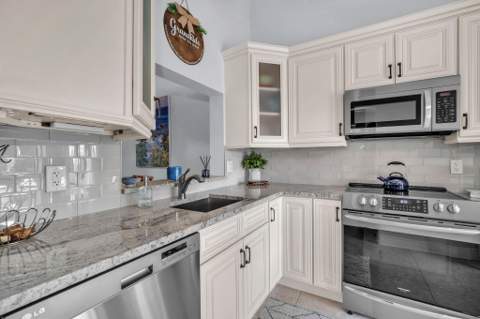 3318 Lucerne Park Drive, Greenacres FL - photo 6 of 46