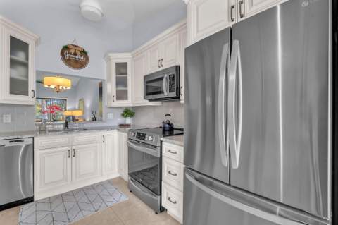 3318 Lucerne Park Drive, Greenacres FL - photo 9 of 46