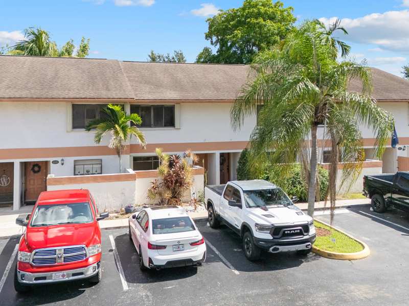 2 bedroom Townhouse at 4206 SW 70th Terrace #4206, Glen Eden At Davie, Davie — photo 1