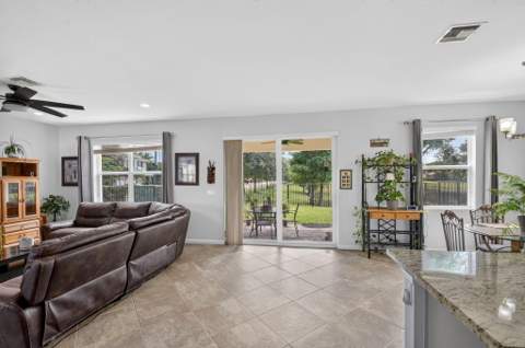 5652 Caranday Palm Drive, Greenacres FL - photo 14 of 54