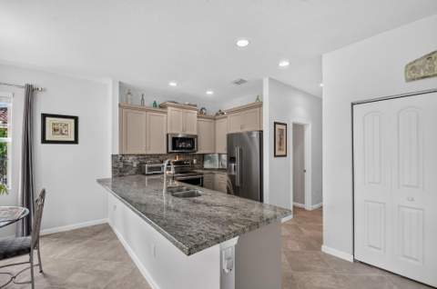 5652 Caranday Palm Drive, Greenacres FL - photo 19 of 54