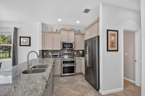 5652 Caranday Palm Drive, Greenacres FL - photo 20 of 54