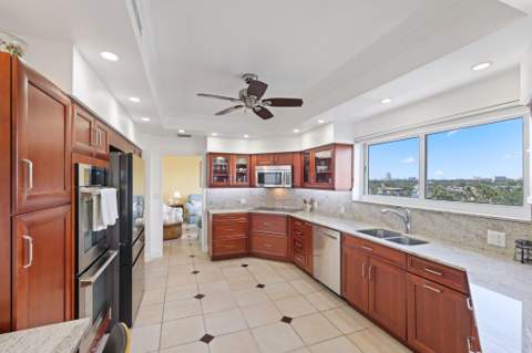 333 Sunset Drive #501, Fort Lauderdale FL - photo 20 of 39