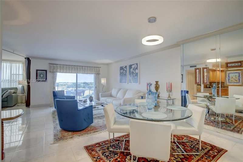 2 bedroom Condominium at 3850 Washington Street #812, Hillcrest East No 27 Condo Unit 812 Per Cdo Bk/Pg:, Hollywood — photo 1