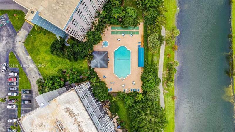 2 bedroom Condominium at 3850 Washington Street #812, Hillcrest East No 27 Condo Unit 812 Per Cdo Bk/Pg:, Hollywood — photo 4