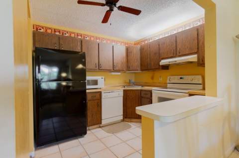 318 Pine Ridge Circle #C-2, Greenacres FL - photo 12 of 30