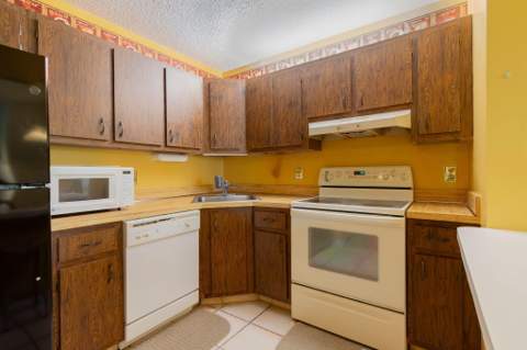 318 Pine Ridge Circle #C-2, Greenacres FL - photo 13 of 30