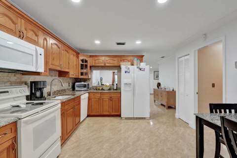 6134 E Wauconda Way, Lake Worth FL - photo 12 of 29