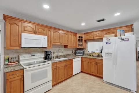 6134 E Wauconda Way, Lake Worth FL - photo 11 of 29