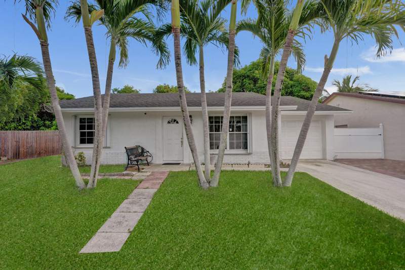 3 bedroom Single Family Residence at 6134 E Wauconda Way, Homes Of Lees Crossing 4, Lake Worth — photo 2