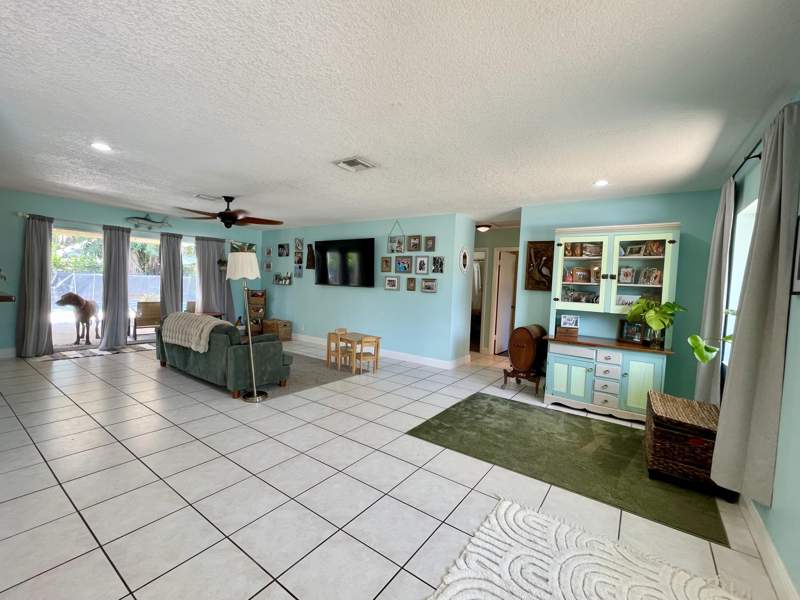 3 bedroom Single Family Residence at 415 Beacon Street, Jupiter In The Pines, Tequesta — photo 3
