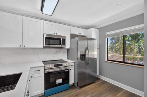 6935 Huntington Lane #207, Delray Beach FL - photo 9 of 51
