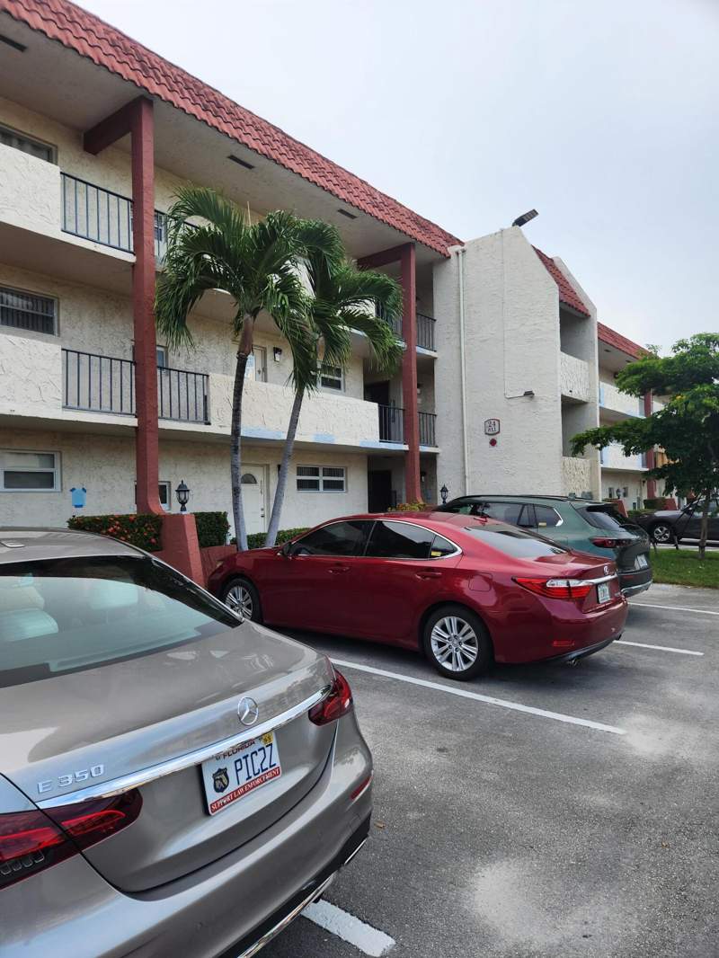 1 bedroom Condominium at 811 S Hollybrook Drive #206, Hollybrook Golf And, Pembroke Pines — photo 5