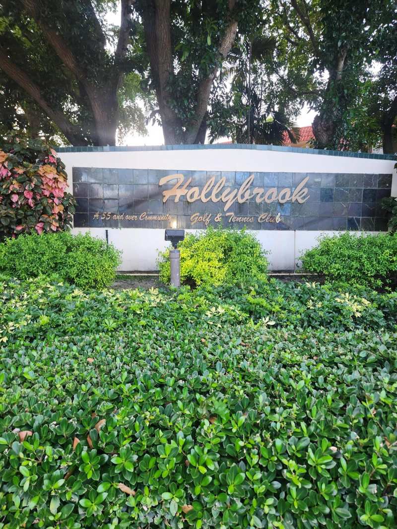 1 bedroom Condominium at 811 S Hollybrook Drive #206, Hollybrook Golf And, Pembroke Pines — photo 1