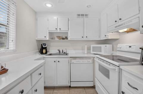 65 Saxony B, Delray Beach FL - photo 8 of 25